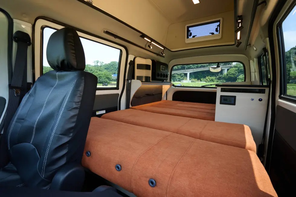 +440mmのハイルーフが生み出す車内高1740mmのくつろぎ空間